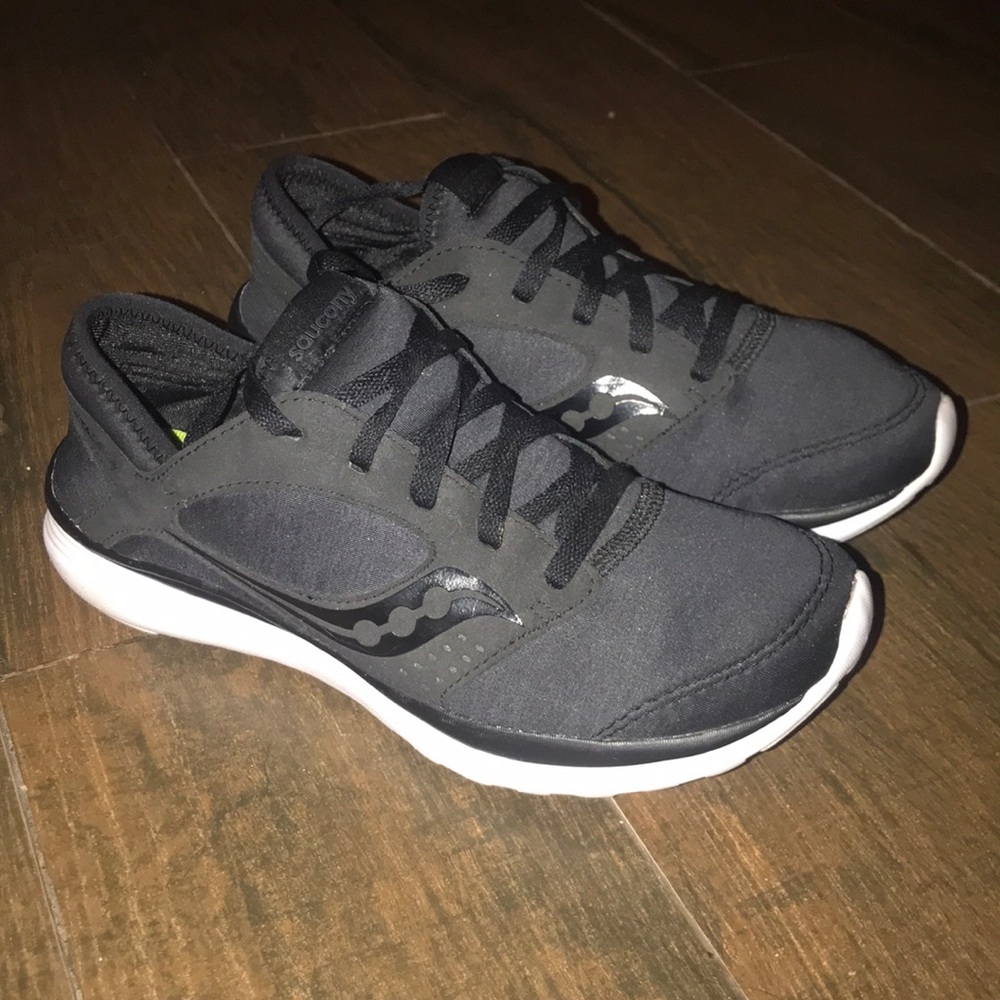 Saucony KinetaRelay running/walking shoes